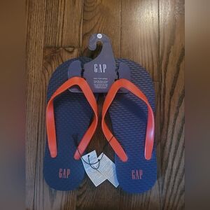 NWT GAP Flip Flops Size 6/7